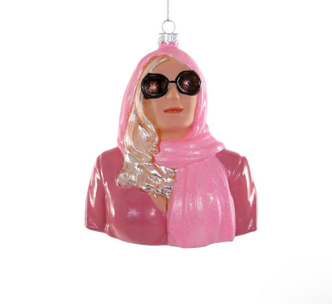 Tanya Orn (Jennifer Coolidge)